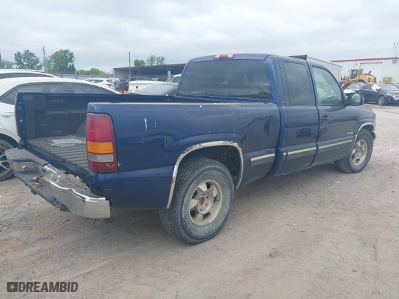 2000 Chevrolet Silverado 1500 LS with VIN 2GCEC19T8Y1156870, listed as a IAAI auction lot 42057588 with 306,580 mi miles. Bid and sale history available at carsss.com. Image 4.