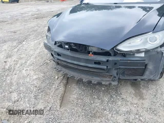 2014 Tesla Model S 60 z VIN 5YJSA1H17EFP33860, wystawiony jako IAAI lot #42471432 z przebiegiem 142 045 mil mil oraz . Historia ofert i sprzedaży dostępna na DreamBid. Obrazek 6.