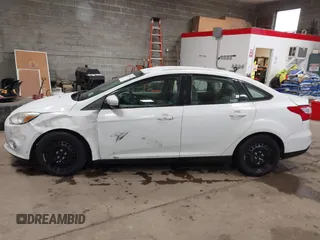 2012 Ford Focus SE с VIN 1FAHP3F21CL301085, выставлен на аукционе IAAI как лот 42321328 с пробегом 157 818 миль миль и . История ставок и продаж доступна на DreamBid. Изображение 14.