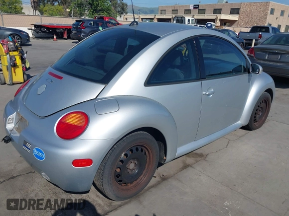 2005 Volkswagen Beetle GL with VIN 3VWBK31C95M403330, listed as a IAAI auction lot 42134616 with 152,736 mi miles and . Bid and sale history available at DreamBid. Image 4.