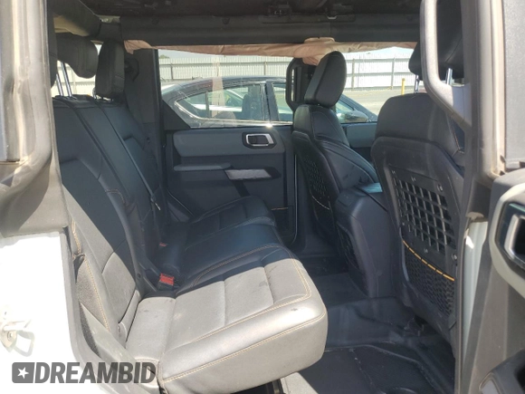 2021 Ford Bronco z VIN 1FMEE5DP1MLB07165, wystawiony jako Copart lot #59050885 z przebiegiem 49 044 mil mil oraz Szkoda całkowita • Salvage title. Historia ofert i sprzedaży dostępna na DreamBid. Obrazek 10.
