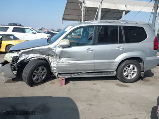 2006 Lexus GX 470 with VIN JTJBT20X060118385, listed as a IAAI auction lot 40566402 with 220,994 mi miles. Bid and sale history available at carsss.com. Image 15.