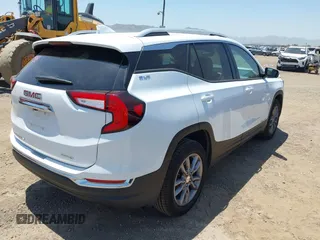 2024 GMC Terrain SLT z VIN 3GKALVEG6RL322810, wystawiony jako IAAI lot #42478282 z przebiegiem 32 523 mil mil oraz . Historia ofert i sprzedaży dostępna na DreamBid. Obrazek 4.