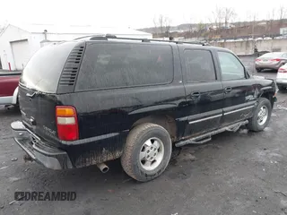 2000 Chevrolet Suburban LT with VIN 3GNFK16T1YG197268, listed as a IAAI auction lot 42026756 with 151,674 mi miles. Bid and sale history available at carsss.com. Image 4.