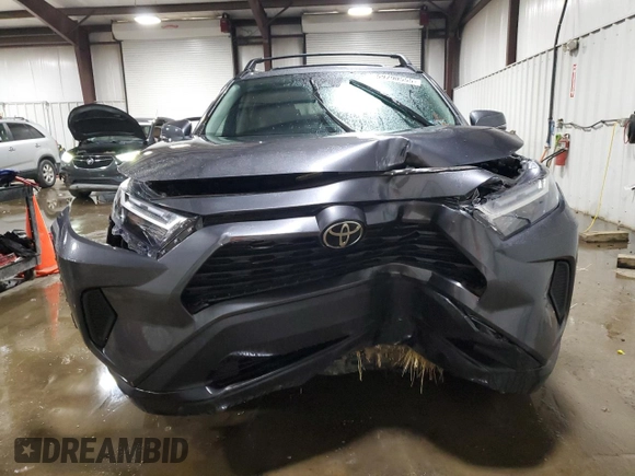 2023 Toyota RAV4 XLE with VIN 2T3P1RFV4PC370443, listed as a Copart auction lot 59790555 with 16,105 mi miles and Salvage title. Bid and sale history available at DreamBid. Image 5.