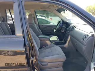 2005 Honda Pilot EX with VIN 5FNYF18475B002951, listed as a IAAI auction lot 42049908 with Not Provided miles. Bid and sale history available at carsss.com. Image 5.