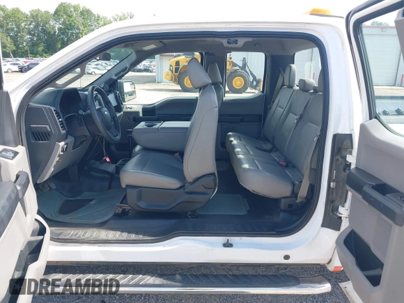 2015 Ford F-150 XLT z VIN 1FTEX1EP5FKD38178, wystawiony jako IAAI lot #42215342 z przebiegiem 216 447 mil mil oraz . Historia ofert i sprzedaży dostępna na DreamBid. Obrazek 19.