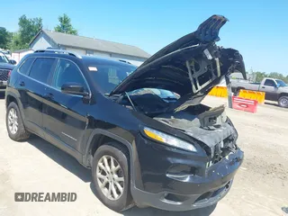 2017 Jeep Cherokee Latitude z VIN 1C4PJMCS4HW582693, wystawiony jako IAAI lot #42642337 z przebiegiem 49 839 mil mil oraz . Historia ofert i sprzedaży dostępna na DreamBid. Obrazek 6.