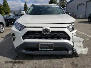 2021 Toyota RAV4 XLE Premium with VIN 2T3C1RFV1MW180625, listed as a Copart auction lot 51799175 with 63,692 mi miles and Salvage title. Bid and sale history available at DreamBid. Image 5.