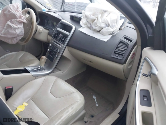 2010 Volvo XC60 3.2L with VIN YV4960DZ2A2064199, listed as a IAAI auction lot 41307658 with 72,194 mi miles. Bid and sale history available at carsss.com. Image 5.