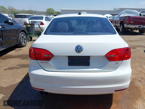 2014 Volkswagen Jetta SE z VIN 3VWD17AJ5EM267330, wystawiony jako IAAI lot #42003039 z przebiegiem 153 591 mil mil oraz . Historia ofert i sprzedaży dostępna na DreamBid. Obrazek 16.