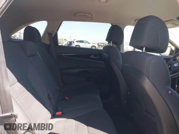 2017 Kia Sorento LX with VIN 5XYPGDA59HG307040, listed as a IAAI auction lot 42125920 with 125,303 mi miles and . Bid and sale history available at carsss.com. Image 8.
