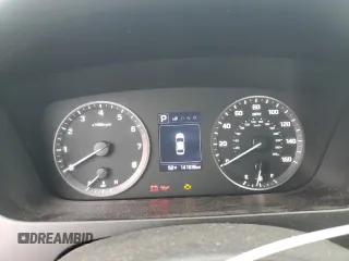 2017 Hyundai Sonata 2.4L z VIN 5NPE24AF2HH466215, wystawiony jako Copart lot #58023875 z przebiegiem 141 636 mil mil oraz Czysty tytuł • Clean title. Historia ofert i sprzedaży dostępna na DreamBid. Obrazek 9.