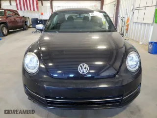 2012 Volkswagen Beetle 2.0T Black Turbo Launch Edition PZEV with VIN 3VWVA7AT4CM604847, listed as a Copart auction lot 88374685 with 135,278 mi miles and Salvage Title. Bid and sale history available at carsss.com. Image 5.
