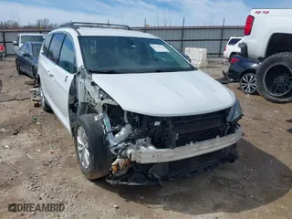 2017 Chrysler Pacifica Touring-L with VIN 2C4RC1BG2HR524640, listed as a IAAI auction lot 41712913 with 174,161 mi miles. Bid and sale history available at carsss.com. Image 6.