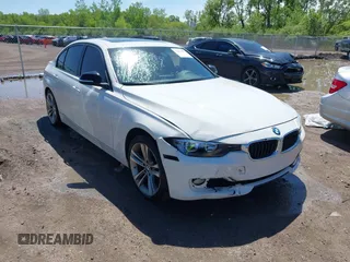 2014 BMW 3 Series 328i z VIN WBA3A5G53ENP29058, wystawiony jako IAAI lot #42279547 z przebiegiem 93 179 mil mil oraz . Historia ofert i sprzedaży dostępna na DreamBid. Obrazek 1.