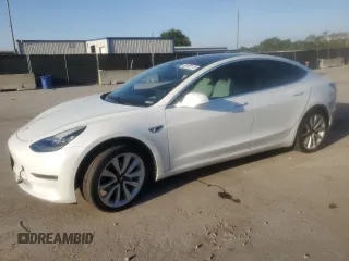 2020 Tesla Model 3 Standard Range Plus z VIN 5YJ3E1EA8LF615956, wystawiony jako Copart lot #56102115 z przebiegiem 79 478 mil mil oraz Nie do naprawy. Historia ofert i sprzedaży dostępna na DreamBid. Obrazek 1.