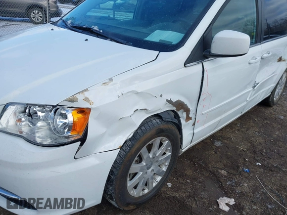 2015 Chrysler Town & Country LX with VIN 2C4RC1AG0FR676463, listed as a IAAI auction lot 41269495 with 83,020 mi miles and . Bid and sale history available at carsss.com. Image 6.