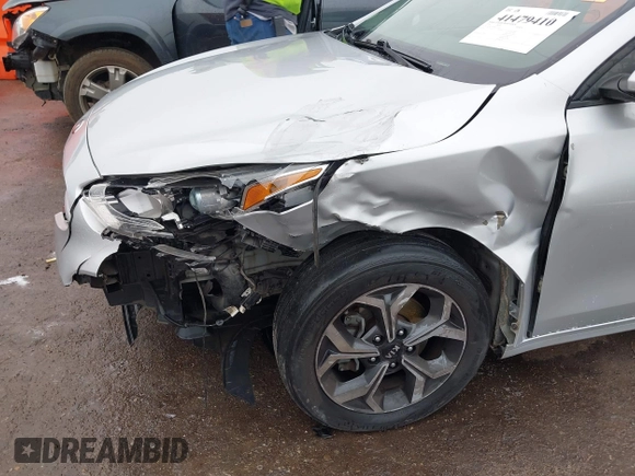 2019 Kia Forte LXS with VIN 3KPF24AD8KE075892, listed as a IAAI auction lot 41479410 with 106,609 mi miles. Bid and sale history available at carsss.com. Image 6.