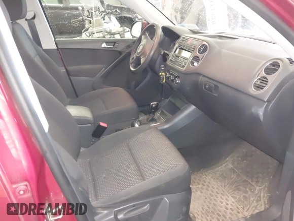 2011 Volkswagen Tiguan SE with VIN WVGBV7AX9BW000461, listed as a IAAI auction lot 42032028 with 149,896 mi miles and . Bid and sale history available at DreamBid. Image 5.