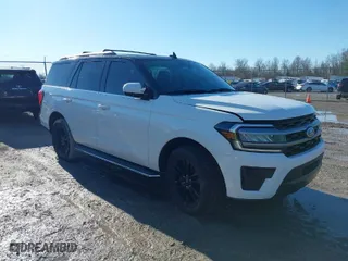 2023 Ford Expedition XLT with VIN 1FMJU1J80PEA44656, listed as a IAAI auction lot 41643672 with 31,890 mi miles. Bid and sale history available at carsss.com. Image 1.