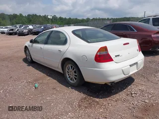 2002 Chrysler 300M M z VIN 2C3AE66G92H132139, wystawiony jako IAAI lot #42059478 z przebiegiem 104 556 mil mil oraz . Historia ofert i sprzedaży dostępna na DreamBid. Obrazek 3.