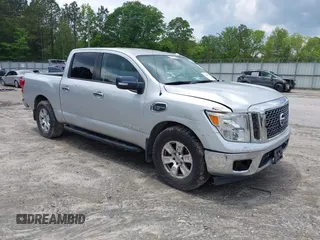 2017 Nissan Titan SV z VIN 1N6AA1EK6HN554379, wystawiony jako IAAI lot #42249457 z przebiegiem 199 138 mil mil oraz . Historia ofert i sprzedaży dostępna na DreamBid. Obrazek 1.