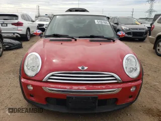 2005 MINI Hardtop with VIN WMWRC33475TC59069, listed as a Copart auction lot 51551605 with 87,900 mi miles and Clean title. Bid and sale history available at DreamBid. Image 5.