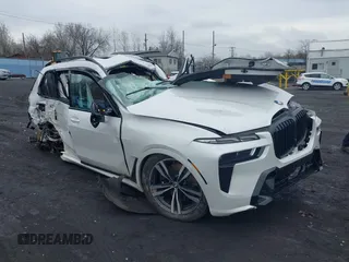 2025 BMW X7 xDrive40i z VIN 5UX23EM04S9Z24025, wystawiony jako IAAI lot #41931549 z przebiegiem Nie podano mil oraz . Historia ofert i sprzedaży dostępna na DreamBid. Obrazek 1.