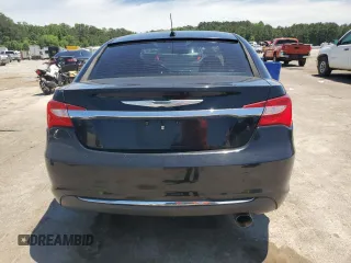 2012 Chrysler 200 Touring z VIN 1C3CCBBB9CN181478, wystawiony jako Copart lot #57318715 z przebiegiem 151 534 mil mil oraz Szkoda całkowita • Salvage title. Historia ofert i sprzedaży dostępna na DreamBid. Obrazek 6.