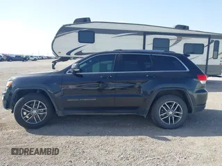 2018 Jeep Grand Cherokee Limited z VIN 1C4RJEBG1JC513947, wystawiony jako IAAI lot #42309131 z przebiegiem 93 130 mil mil oraz . Historia ofert i sprzedaży dostępna na DreamBid. Obrazek 14.