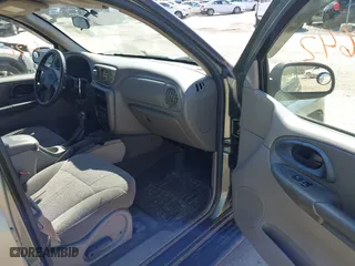 2004 Chevrolet TrailBlazer LS with VIN 1GNDT13S442359669, listed as a IAAI auction lot 42049642 with 111,817 mi miles. Bid and sale history available at carsss.com. Image 5.