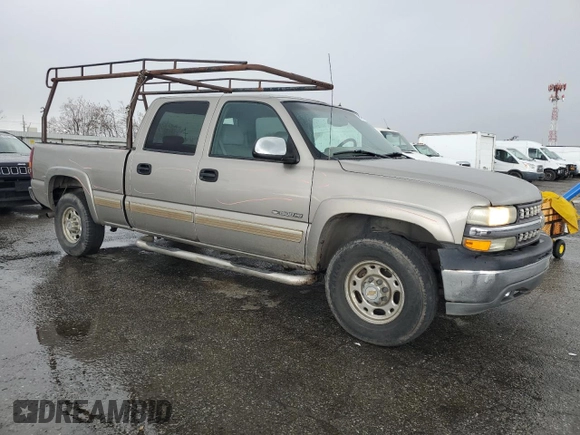 2001 Chevrolet Silverado 1500HD LS z VIN 1GCGC13U71F140281, wystawiony jako Copart lot #49076215 z przebiegiem 277 458 mil mil oraz Szkoda całkowita • Salvage title. Historia ofert i sprzedaży dostępna na DreamBid. Obrazek 4.
