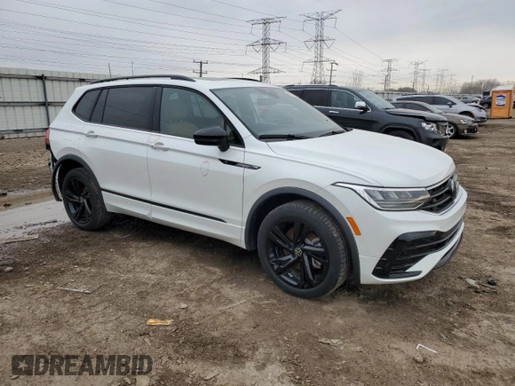 2024 Volkswagen Tiguan SE R-Line Black z VIN 3VV8B7AX3RM115902, wystawiony jako Copart lot #49396315 z przebiegiem 19 135 mil mil oraz Szkoda całkowita • Salvage title. Historia ofert i sprzedaży dostępna na DreamBid. Obrazek 4.