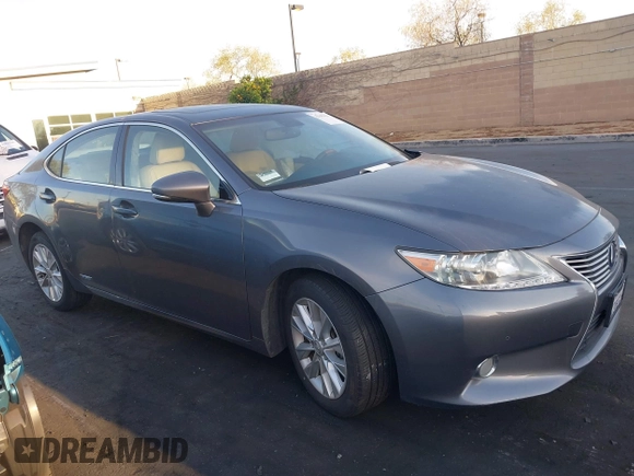 2013 Lexus ES 300h z VIN JTHBW1GG3D2015178, wystawiony jako IAAI lot #42045484 z przebiegiem 104 301 mil mil oraz . Historia ofert i sprzedaży dostępna na DreamBid. Obrazek 13.