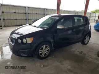 2012 Chevrolet Sonic LT z VIN 1G1JC6SB5C4211729, wystawiony jako Copart lot #59472365 z przebiegiem 137 002 mil mil oraz Czysty tytuł • Clean title. Historia ofert i sprzedaży dostępna na DreamBid. Obrazek 1.