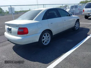1998 Audi A4 с VIN WAUDD28D0WA185367, выставлен на аукционе IAAI как лот 41907424 с пробегом Не указан миль и . История ставок и продаж доступна на DreamBid. Изображение 4.