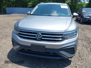 2022 Volkswagen Tiguan SE with VIN 3VV2B7AX2NM074369, listed as a IAAI auction lot 42522561 with 47,752 mi miles and . Bid and sale history available at DreamBid. Image 12.