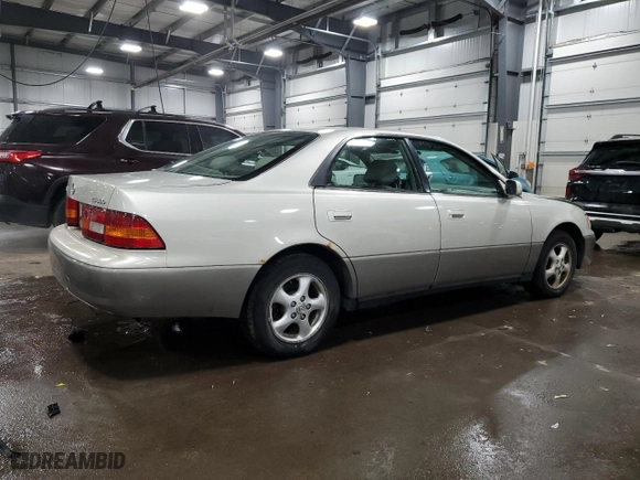 1998 Lexus ES 300 Luxury Sport Sdn with VIN JT8BF28G9W0105650, listed as a Copart auction lot 47545945 with 254,311 mi miles and Salvage Title. Bid and sale history available at carsss.com. Image 3.
