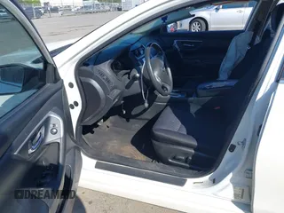 2016 Nissan Altima SR with VIN 1N4AL3AP0GC187327, listed as a IAAI auction lot 42001667 with 175,649 mi miles and . Bid and sale history available at carsss.com. Image 5.