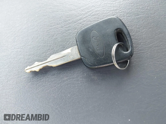 2000 Ford F-150 XL с VIN 2FTZX0722YCA70985, выставлен на аукционе IAAI как лот 42476412 с пробегом 171 033 миль миль и . История ставок и продаж доступна на DreamBid. Изображение 11.