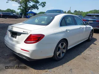 2020 Mercedes-Benz E-Class E 350 with VIN WDDZF8EB9LA756820, listed as a IAAI auction lot 39661412 with 124,468 mi miles. Bid and sale history available at carsss.com. Image 4.