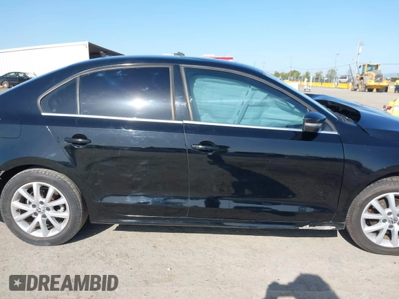 2014 Volkswagen Jetta SE z VIN 3VWD17AJ4EM419839, wystawiony jako IAAI lot #41994141 z przebiegiem 102 068 mil mil oraz . Historia ofert i sprzedaży dostępna na DreamBid. Obrazek 13.