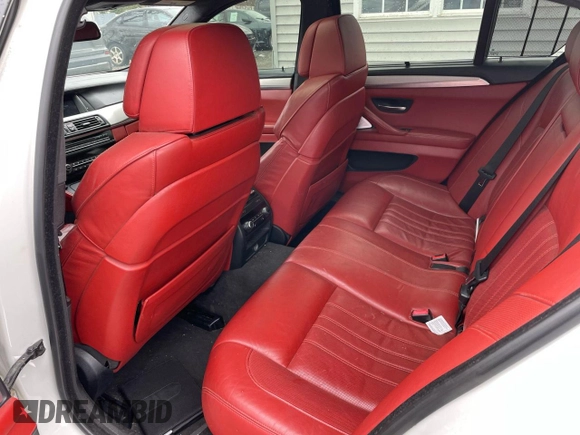 2014 BMW M5 z VIN WBSFV9C50ED097667, wystawiony jako Copart lot #55102255 z przebiegiem 145 086 mil mil oraz Czysty tytuł • Clean title. Historia ofert i sprzedaży dostępna na DreamBid. Obrazek 5.