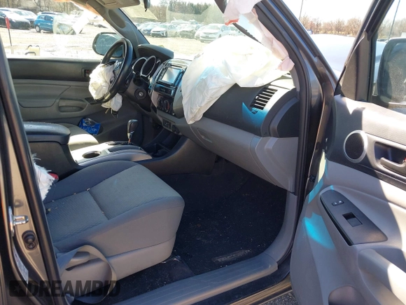 2015 Toyota Tacoma with VIN 3TMLU4EN0FM194841, listed as a IAAI auction lot 41860349 with 200,005 mi miles and . Bid and sale history available at DreamBid. Image 5.