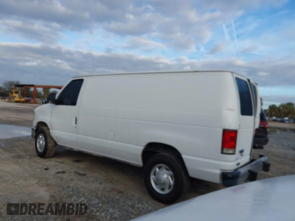 2013 Ford Econoline Cargo Commercial z VIN 1FTNE2EW5DDA45871, wystawiony jako IAAI lot #41422563 z przebiegiem 179 911 mil mil oraz . Historia ofert i sprzedaży dostępna na DreamBid. Obrazek 3.