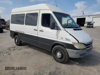 2003 Dodge Sprinter Passenger with VIN WD5WD642635522380, listed as a Copart auction lot 70263184 with 166,639 mi miles and Salvage Title. Bid and sale history available at carsss.com. Image 4.