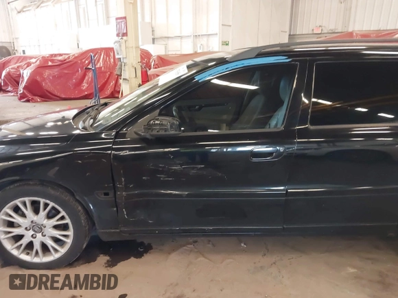2006 Volvo V70 2.5L Turbo with VIN YV1SW592462546378, listed as a IAAI auction lot 41793656 with 178,137 mi miles. Bid and sale history available at carsss.com. Image 6.