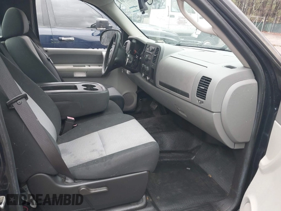 2008 Chevrolet Silverado 1500 Work Truck with VIN 1GCEC14C08Z106821, listed as a IAAI auction lot 41803709 with 68,334 mi miles. Bid and sale history available at carsss.com. Image 5.