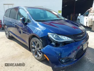2019 Chrysler Pacifica Touring Plus z VIN 2C4RC1FG6KR666975, wystawiony jako IAAI lot #41967219 z przebiegiem 89 225 mil mil oraz . Historia ofert i sprzedaży dostępna na DreamBid. Obrazek 1.